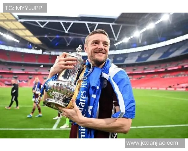 英国大龄足球明星的传奇人生与职业生涯的精彩回顾与启示